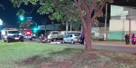 Motociclista morre prensada entre carro e caminh&atilde;o na Gunter Hans