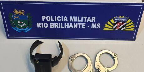 Den&uacute;ncia de homem armado em bar acaba em pris&atilde;o de foragido em cidade de MS