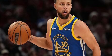 Stephen Curry acerta renova&ccedil;&atilde;o com o Golden State Warriors e abre m&atilde;o de R$ 107 milh&otilde;es