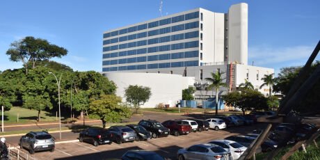 Hospital adia sess&otilde;es de quimioterapia e vira alvo de MP