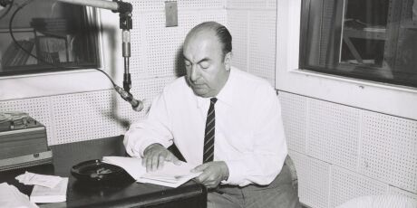 Pablo Neruda, Nobel de Literatura: "A aus&ecirc;ncia tem um peso que nem mesmo mil cartas podem aliviar"