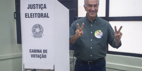 Azambuja vota e diz que a popula&ccedil;&atilde;o est&aacute; cansada da "gastan&ccedil;a" p&uacute;blica