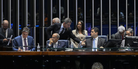 Senado aprova fim da escala 6x1 e prev&ecirc; jornada de 40 horas semanais