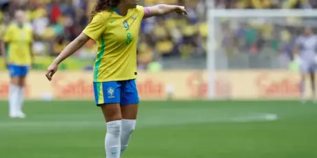 Angelina e Bruninha s&atilde;o cortadas da sele&ccedil;&atilde;o brasileira, que enfrenta a Argentina na ter&ccedil;a