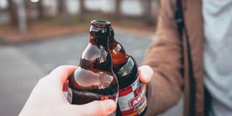 Consumo de &aacute;lcool diminui o risco de sofrer um infarto, afirma cardiologista
