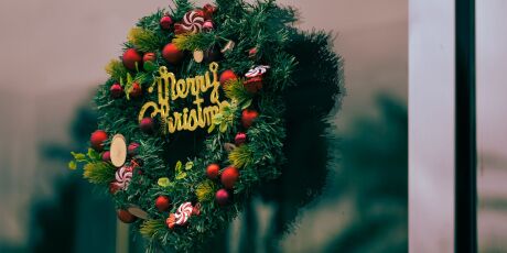 Adeus &agrave; decora&ccedil;&atilde;o tradicional de Natal: a tend&ecirc;ncia para 2026 &eacute; mais moderna e elegante