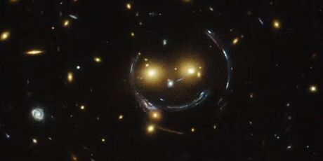 NASA registra gal&aacute;xia com um "sorriso" assustador em imagem captada pelo Hubble