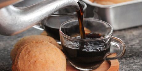 O erro comum na hora de passar caf&eacute; em casa que est&aacute; tirando o gosto da sua bebida