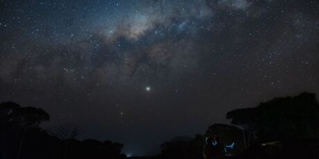 Astr&ocirc;nomos encontram planeta que pode ter se formado dos restos de uma estrela morta
