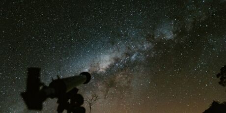 Astr&ocirc;nomos detectam um sinal misterioso vindo do espa&ccedil;o e ainda n&atilde;o sabem explicar sua origem