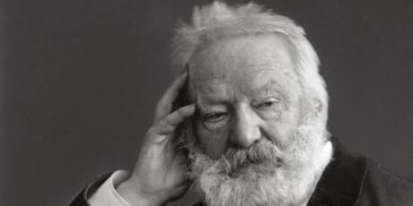 Victor Hugo, em Os Miser&aacute;veis: "Amar ou ter amado, isso basta"