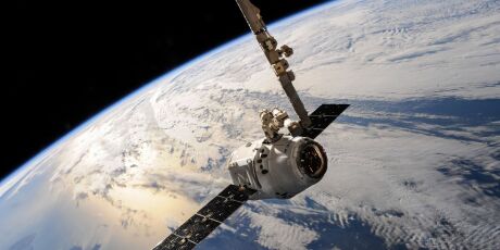 Dois sat&eacute;lites russos est&atilde;o perdendo altitude e podem cair na Terra