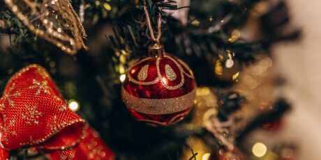 Nem vermelho e muito menos verde: a cor inesperada que promete ser tend&ecirc;ncia no Natal 2026