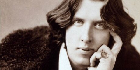 Reflex&atilde;o de Oscar Wilde: Velhos acreditam em tudo, adultos suspeitam de tudo e jovens sabem de tudo