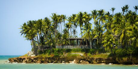Eles chegaram de barco a uma ilha desabitada; 100 anos depois, ela virou um destino tur&iacute;stico