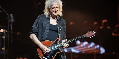 Aos 79 anos, guitarrista do Queen transforma fazenda em ref&uacute;gio com mais de 100 mil &aacute;rvores