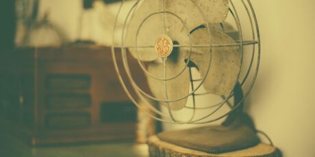 Adeus ao ar-condicionado: truque com ventilador mant&eacute;m a casa fresca sem aumentar a conta
