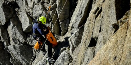 Alpinista sobe montanha de 3.960 metros, manda mensagem &agrave; fam&iacute;lia e despenca pouco depois