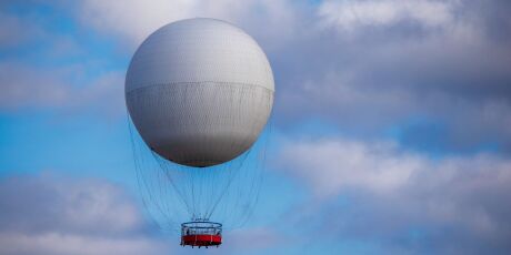 Bal&atilde;o gigante criado pela China pode levar at&eacute; 2 toneladas a constru&ccedil;&otilde;es nas montanhas