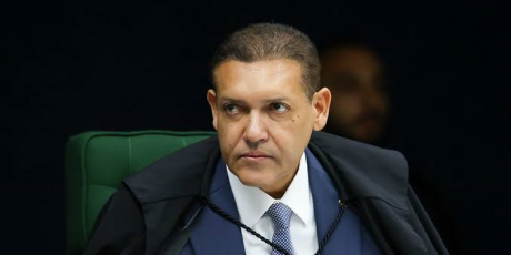 TSE mant&eacute;m canal 'Ex&eacute;rcito do Lula' no WhatsApp e derruba decis&atilde;o