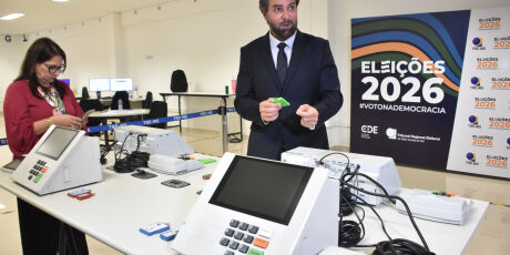 Distribui&ccedil;&atilde;o termina hoje (02) mas urnas s&oacute; funcionam no domingo (04)