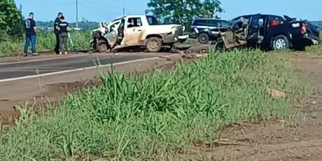 Colis&atilde;o entre caminhonetes deixa dois mortos na BR-262 em MS