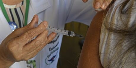 Com 13 mil doses prestes a vencer, MS amplia vacina contra meningite