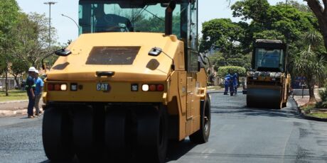 Em meio a pedido de CPI do tapa-buraco, Prefeitura come&ccedil;a a recapear 20 km