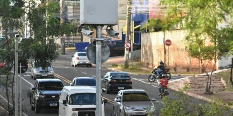 Ve&iacute;culo soma 59 multas por excesso de velocidade em 15 dias em Campo Grande