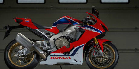 Sistemas eletr&ocirc;nicos "roubam a cena" na nova CBR 1000RR