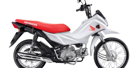 Comparação entre a popular da Honda e a roadster sofisticada da Triumph