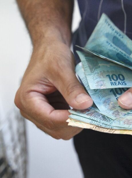 Sal&aacute;rio m&iacute;nimo dever&aacute; subir para R$ 1.741 em 2027
