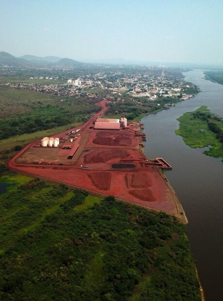 Rio Paraguai continua "seco", mas transporte de min&eacute;rios &eacute; retomado