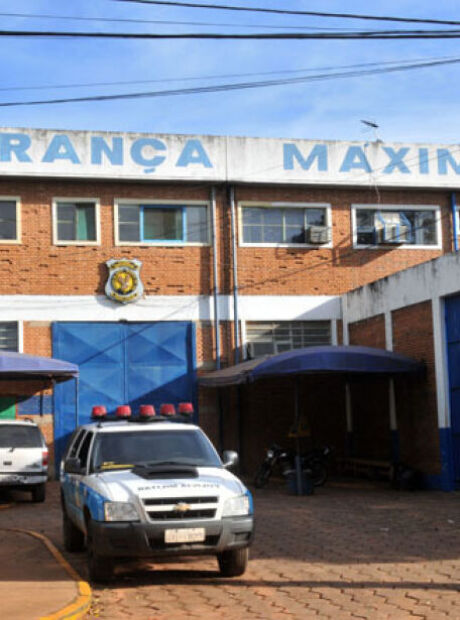 Ex-PM usa escada improvisada e foge do Pres&iacute;dio Militar