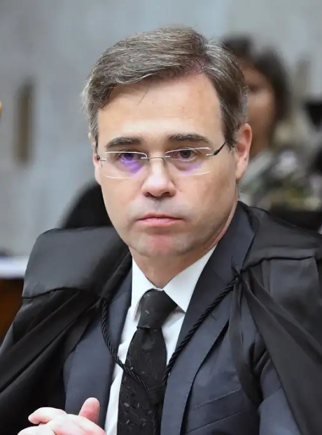 Andr&eacute; Mendon&ccedil;a diz que bom juiz n&atilde;o '&eacute; estrela', mas quem assume responsabilidades