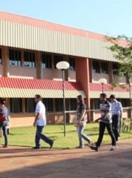 UFGD divulga processo seletivo para professores com salário superior a R$ 10 mil