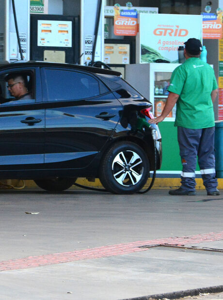 Com mistura de 32% gasolina ficar&aacute; mais barata e haver&aacute; autossufici&ecirc;ncia, diz ministro