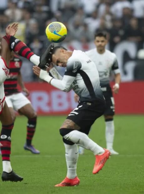 Bruno Henrique é punido pelo STJD por expulsão diante do Corinthians pela Copa do Brasil