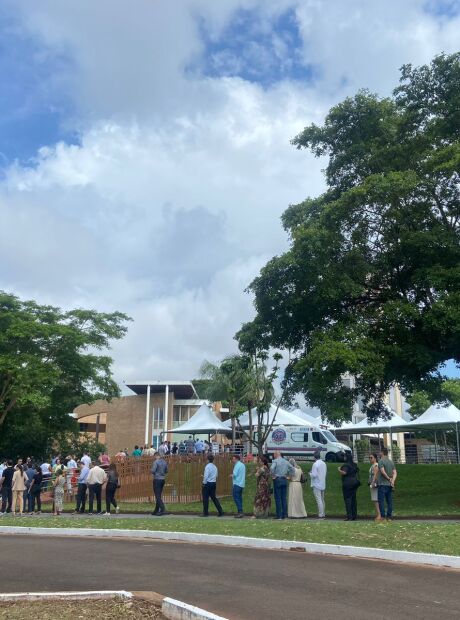 Advogados enfrentam fila gigantesca para escolher presidente da OAB