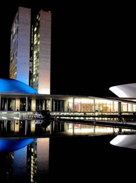 Congresso vota nesta semana fim da escala 6x1 e "taxa das blusinhas"