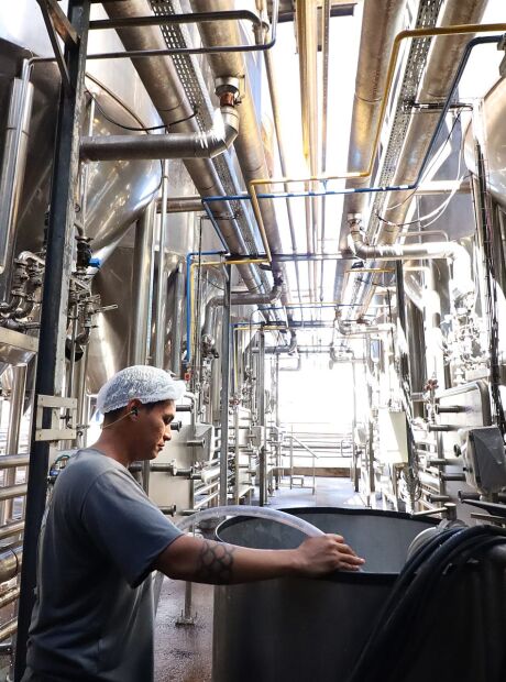 CNI: Juros, baixa demanda e alta das importa&ccedil;&otilde;es seguraram crescimento da ind&uacute;stria em 2025