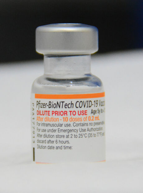 Ap&oacute;s cinco anos de vacina&ccedil;&atilde;o, covid recua, mas ainda preocupa