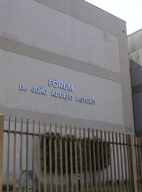 Homem que obrigou mulher a ficar nua durante roubo &eacute; condenado por estupro