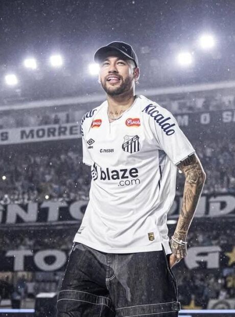 Neymar tem les&atilde;o na coxa apontada ap&oacute;s exames e desfalca Santos na sequ&ecirc;ncia da temporada