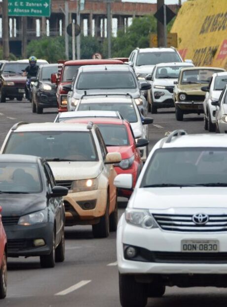 Prazo para licenciamento de ve&iacute;culos com placas final 9 termina nesta semana