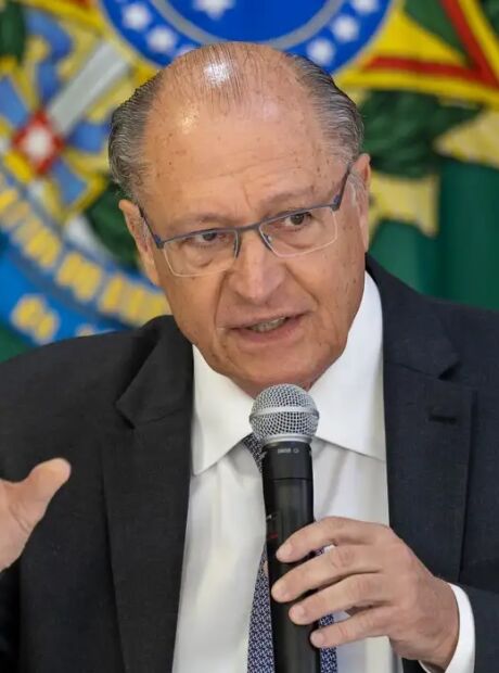 Alckmin diz que &eacute; cedo para falar sobre elei&ccedil;&otilde;es de 2026 e defende debate sobre escala 6x1