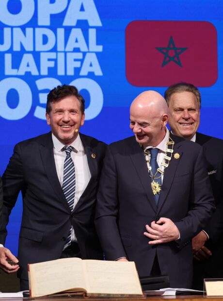 Infantino acusa cr&iacute;ticos da Copa de espalhar &oacute;dio e diz: 'Futebol n&atilde;o &eacute; pol&iacute;tica, &eacute; uni&atilde;o'
