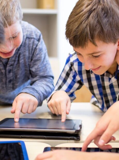 Educação digital protege de malefícios do uso excessivo de telas