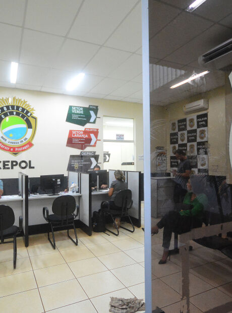 Esposa é suspeita de matar o marido com faca de cozinha na Capital