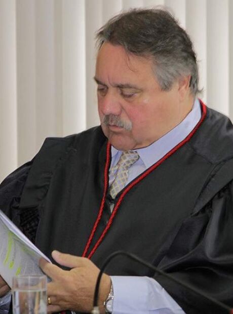Assessor de desembargador investigado por venda de sentença assinava processos